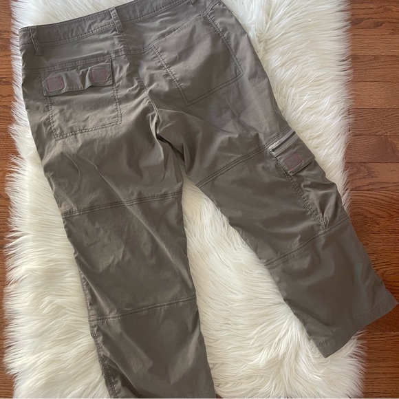 Title Nine Capri Trail Mix Hiking Pants Nylon Size 6 Pockets Outdoors - Picture 3 of 5